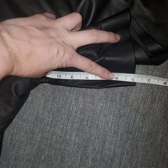 Vince Women's Black Leather Hidden Side Zipper Summery Style Shorts Size - Picture 11 of 16